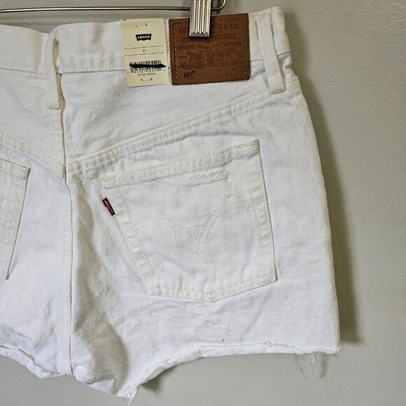 NWT LEVI'S PREMUIM WHITE RAW HEM DESTROYED SHORTS SIZE 31 WOMENS - Picture 5 of 13